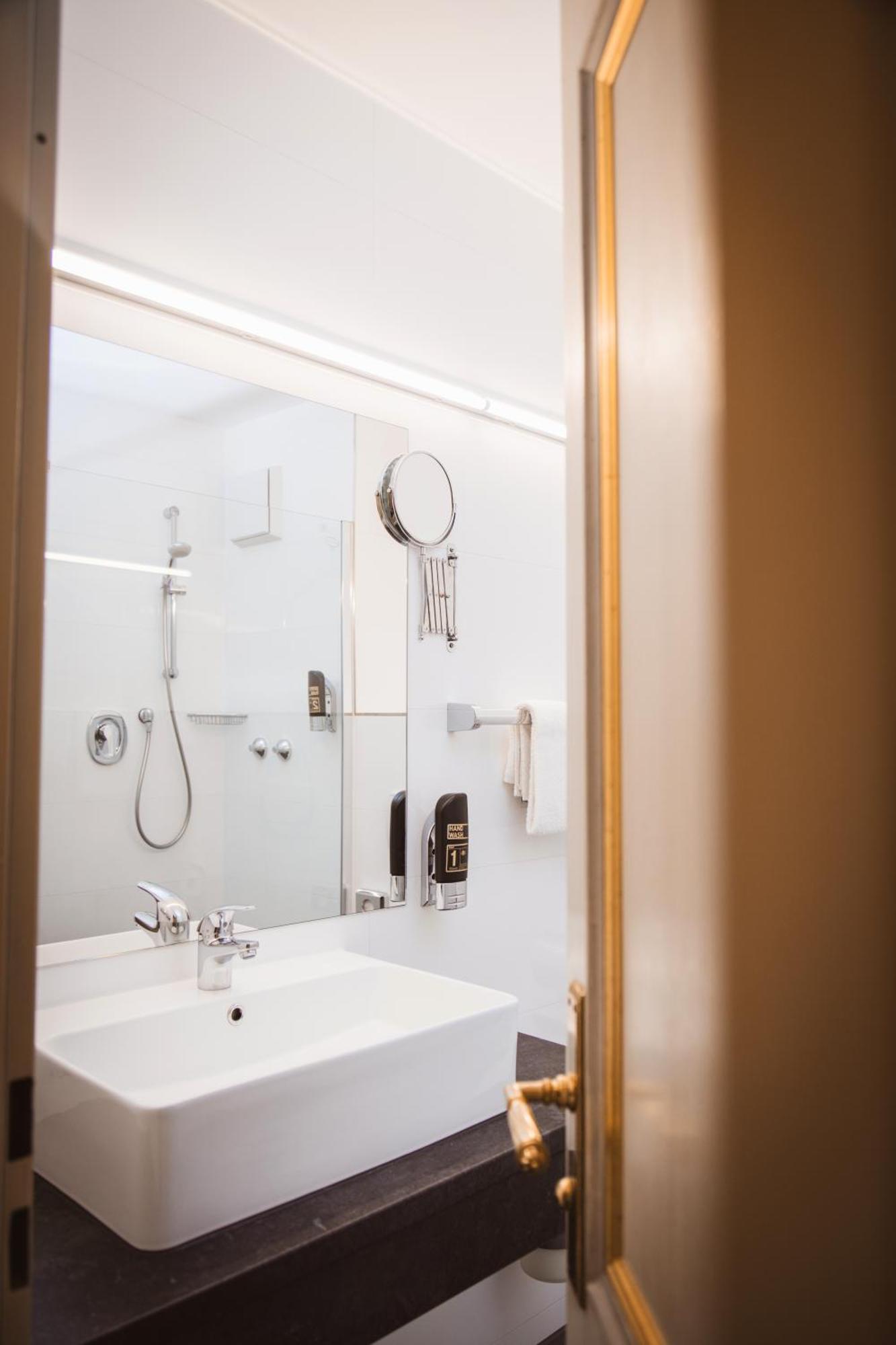 Sure Hotel By Best Western Rhoen Garden Poppenhausen Buitenkant foto